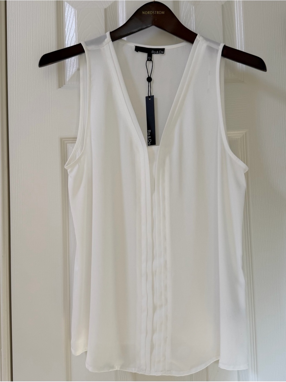 Ro & De White V-Neck Pleated Front Camisole NWT Size Medium